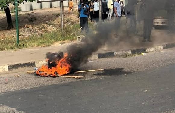 Mobs Set Two Persons Ablaze In Ibadan