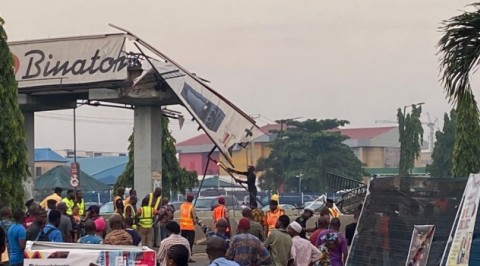 ROAD ACCIDENT: Truck Knocks Down Lagos Pedestrian Bridge
