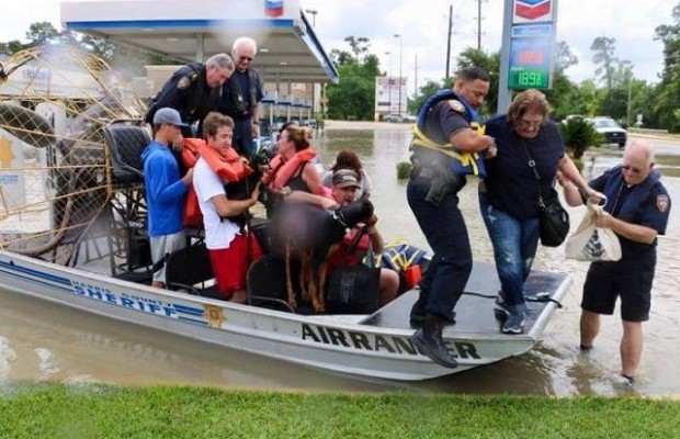 Thousands rescued from Harvey storm