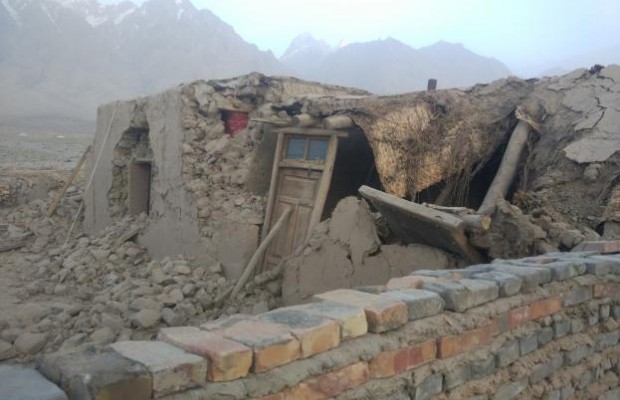 Earthquake hits china, kills 8