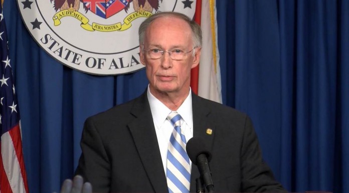 Alabama governor resigns over scandal