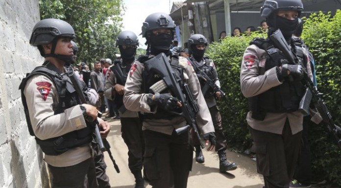 Indonesian police kill two suspected 'terrorists'