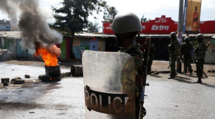 Kenyan election: Police fires teargas at protesters