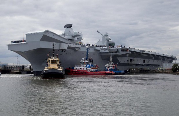 Queen Elizabeth arrives Portsmouth in largest warship