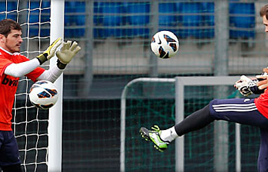 Iker Casillas Resumes Full Training After hand injury