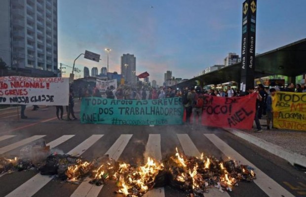 Subway Workers Clash With Sao Paulo Police