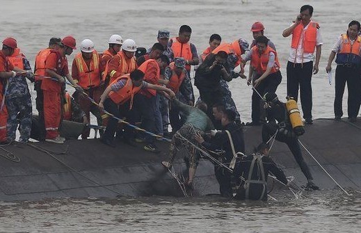 Hundreds Missing After Chinese Cruise Ship Capsizes