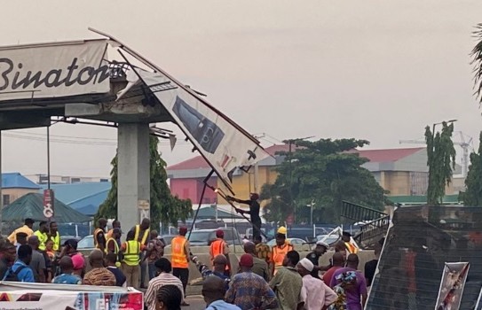 ROAD ACCIDENT: Truck Knocks Down Lagos Pedestrian Bridge