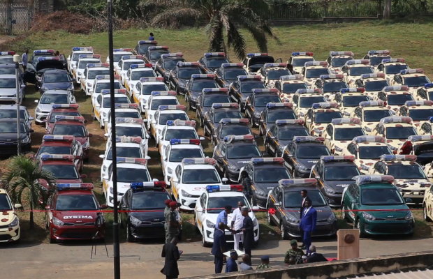 Makinde Distributes Additional 100 Operational Vehicle To Security Agencies.