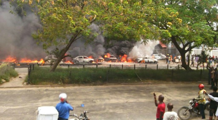 #Breaking: Fuel tanker explodes in Lagos