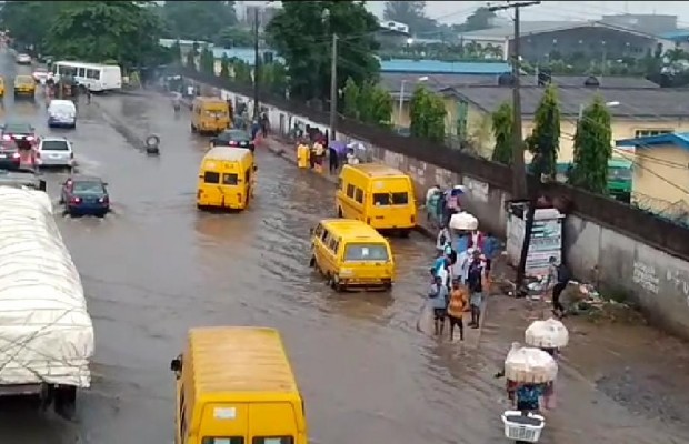 Lagosians Urge Government to Address Flooding, Blocked Drainages