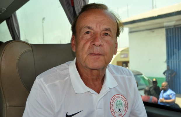 Gernot Rohr monitors goalkeepers