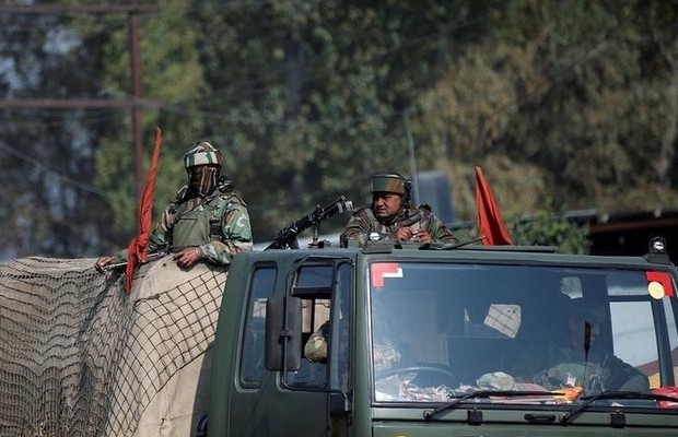 Militants attack India military base