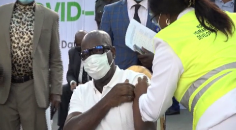 COVID-19 vaccine: Governor Obaseki, Deputy Receive first Dose in Edo