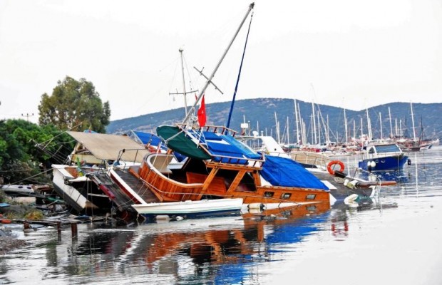 Earthquake hits Turkish and Greek coasts