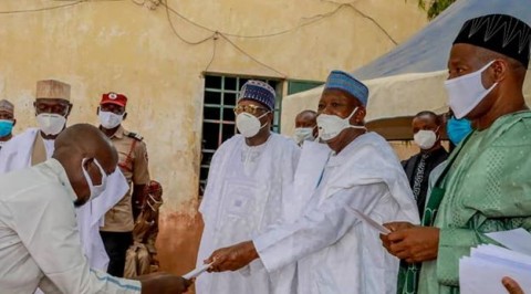 Ganduje Releases 293 Inmates in Kano to Decongest Prisons