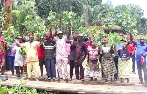 Protesting oil community denies boat abduction