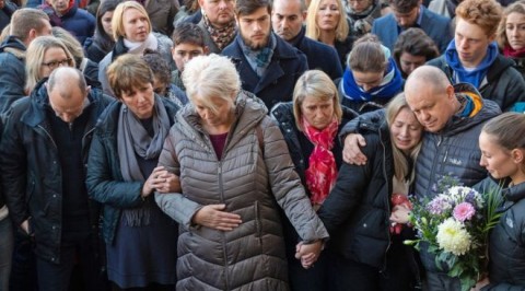 Families mourn London bridge attack victims at vigil