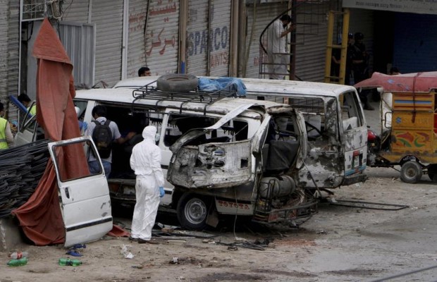 Pakistan:Bomb blast hits census team