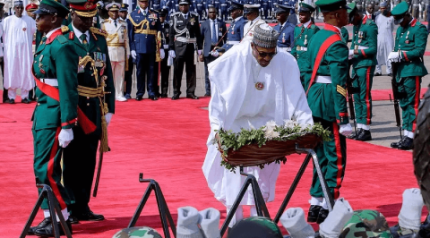 Buhari Lays Wreath for Fallen Soldiers