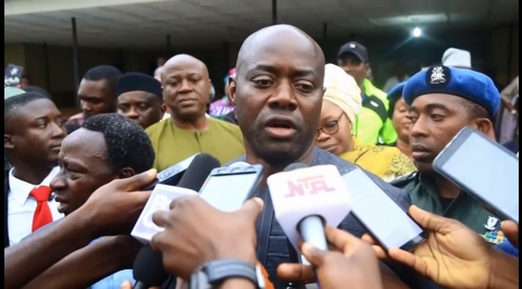 Makinde stops Ibadan circular road project