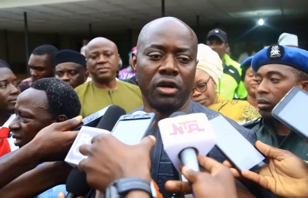 Makinde stops Ibadan circular road project