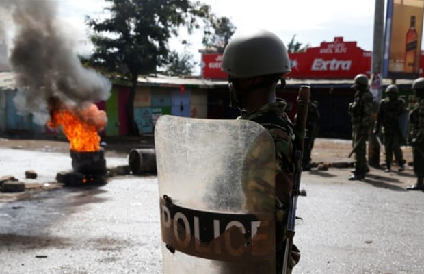 Kenyan election: Police fires teargas at protesters