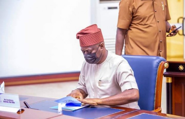 Makinde Awards 76.7km Iseyin-Ogbomosho Road for N43.1bn