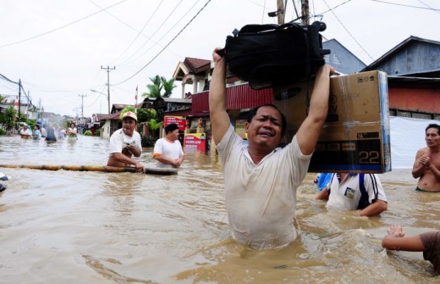 Flood kills 2, displaces 10,000 across Myanmar