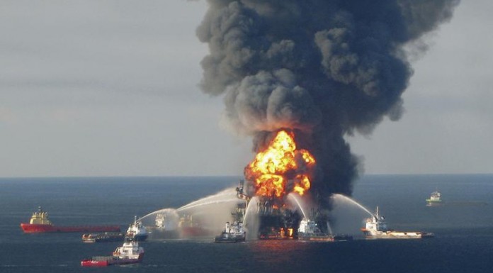 6 injured, 1 missing in oil platform explosion