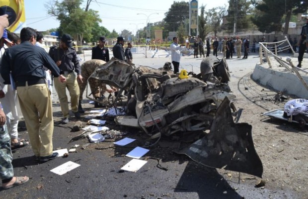 Suicide bomber kills 3 southwestern Pakistan