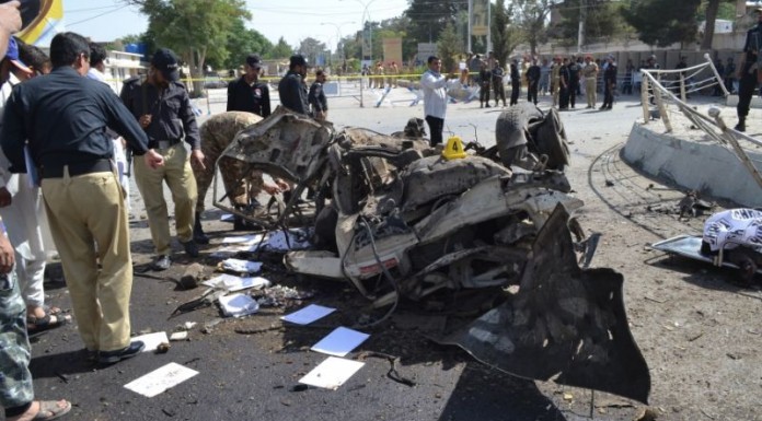 Suicide bomber kills 3 southwestern Pakistan