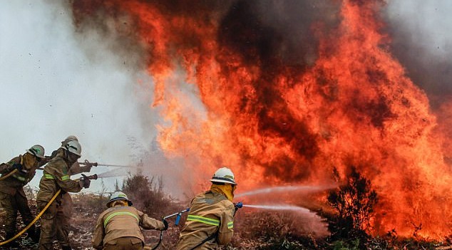 Helicopter crashes while fighting wildfire