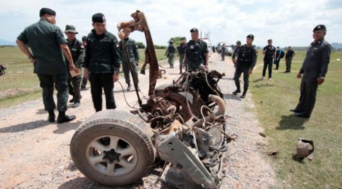 Bomb kills 6 in south Thailand